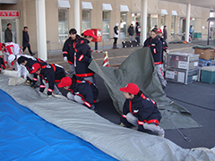石巻赤十字病院の正面玄関前に救護用テントを展開 イメージ